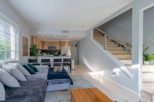 Photo - 1061 Michigan Ave Unit 4