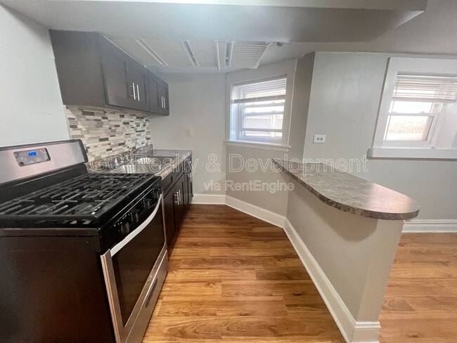 Photo - 5410 W Berteau Ave Unit B