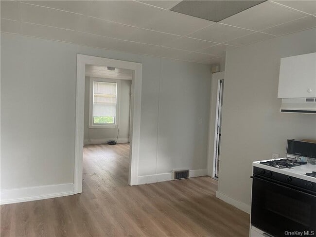 Building Photo - 8 Mansion St Unit 2