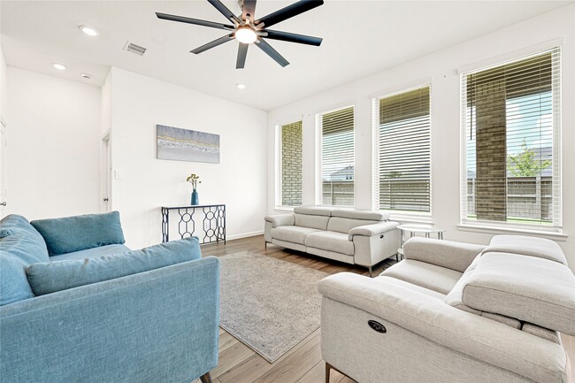 Photo - 31914 Lillie Lilac Ln