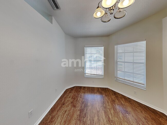 Photo - 312 116th St E