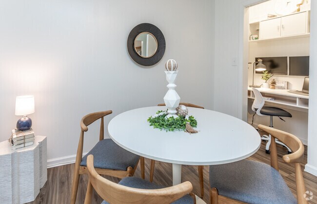 1BR, 1BA - 500SF - Dining Area