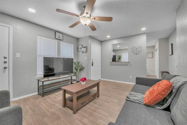 Photo - 1507 Hollow Tree Blvd