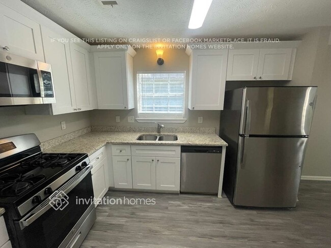 Photo - 1415 Oak Knoll Dr NE
