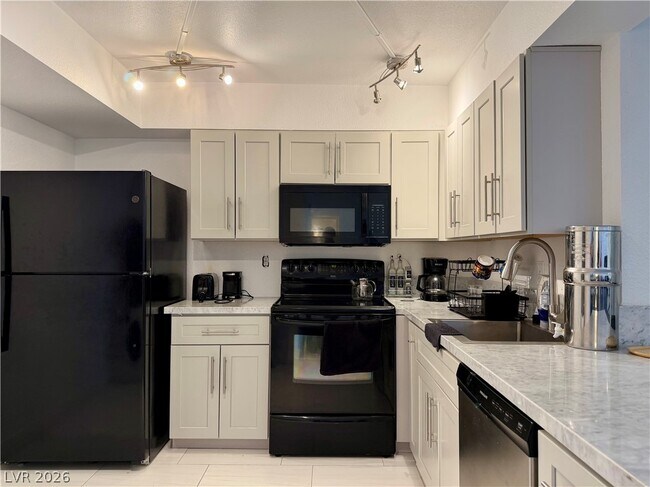 3930 University Center Dr Unit 208