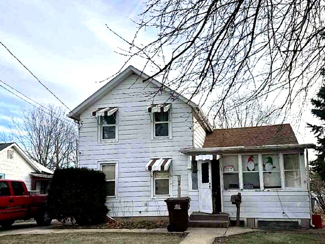 Building Photo - 909 S Fruit Ave