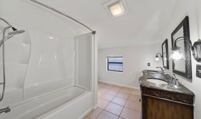 Photo - 1016 W 12th St