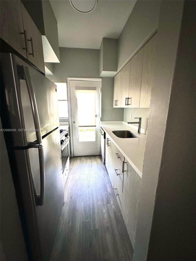 Photo - 710 Meridian Ave Unit 10