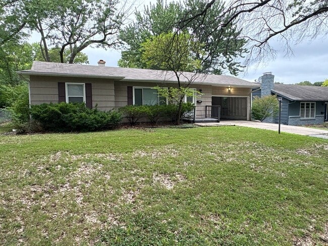 Building Photo - COMING SOON! - Newly Renovated 3Bd, 2Bth i... Rental