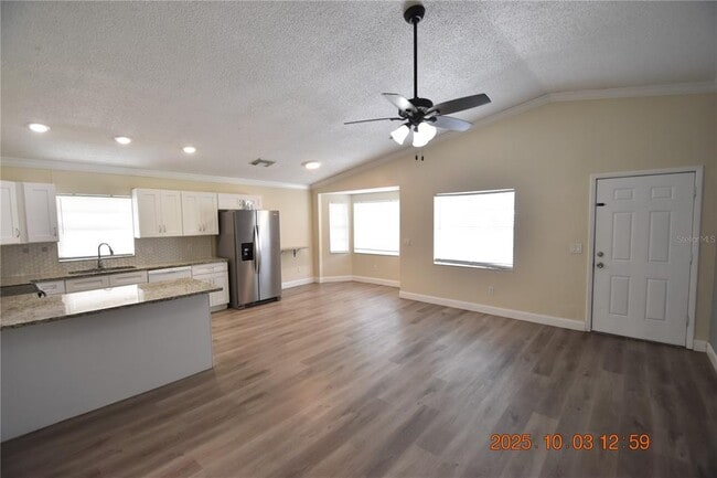 Photo - 718 Oak St SW