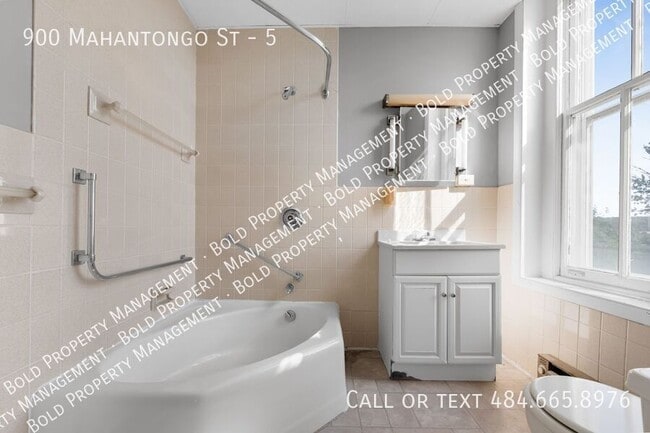 Building Photo - 900 Mahantongo St Unit 5