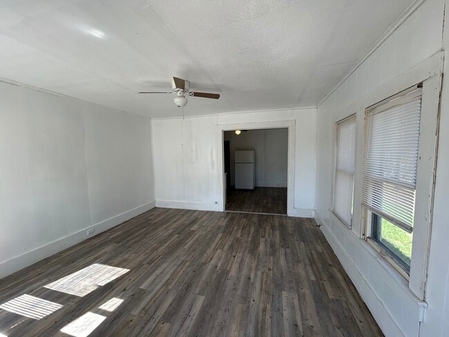 Photo - 408-410 Scruggs St