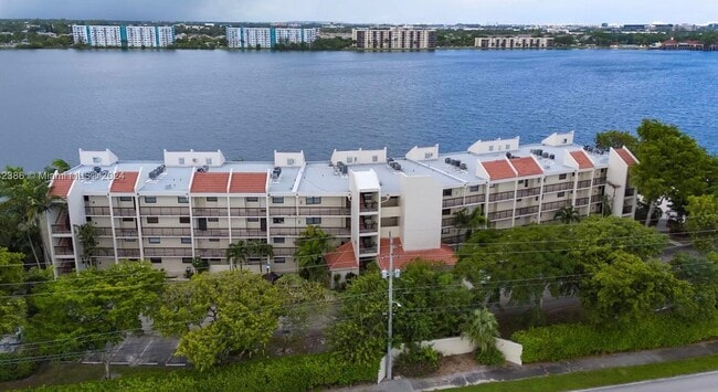 Photo - 115 Lake Emerald Dr Unidad 304
