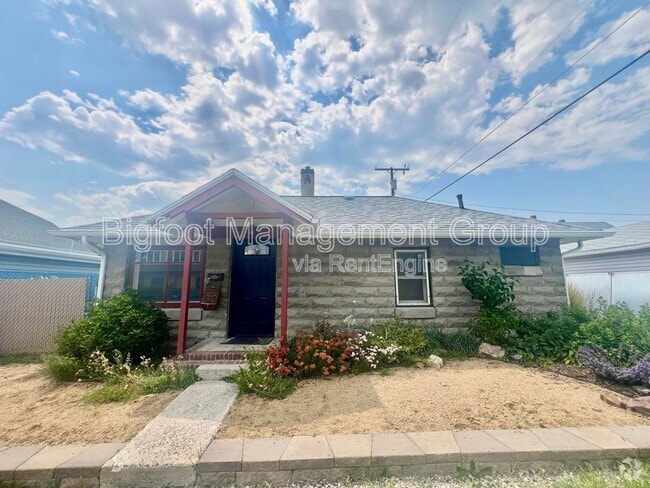 Building Photo - 115 E 15th St Rental