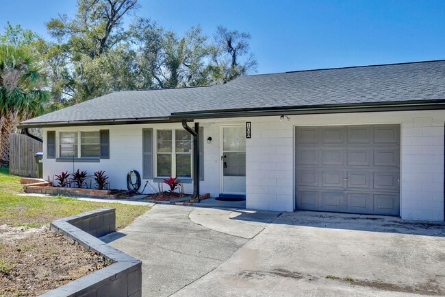 Photo - Scenic 2 bedrooms, 1 Bath Retreat in Apopka– Move-In Ready Rental