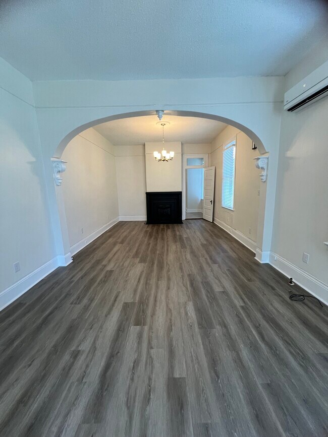 Photo - 2310 Jena St