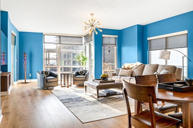 Building Photo - 603 Davis St Unit 1103