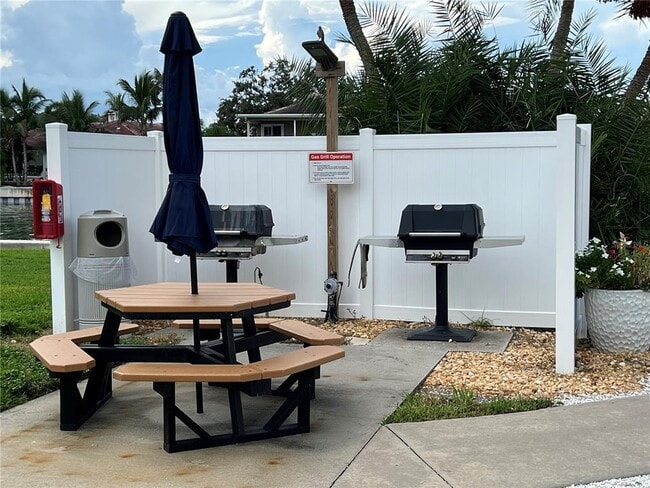 4900 Brittany Dr S Unit 305