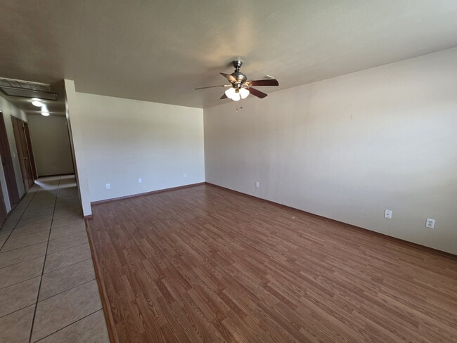 Photo - 320 E Laura St