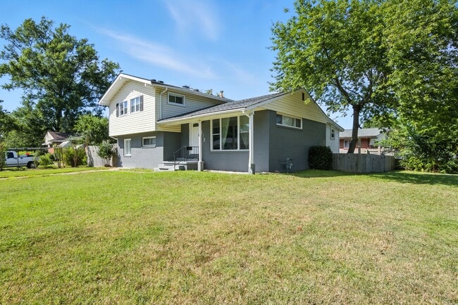 Photo - 2918 Somerset Ln