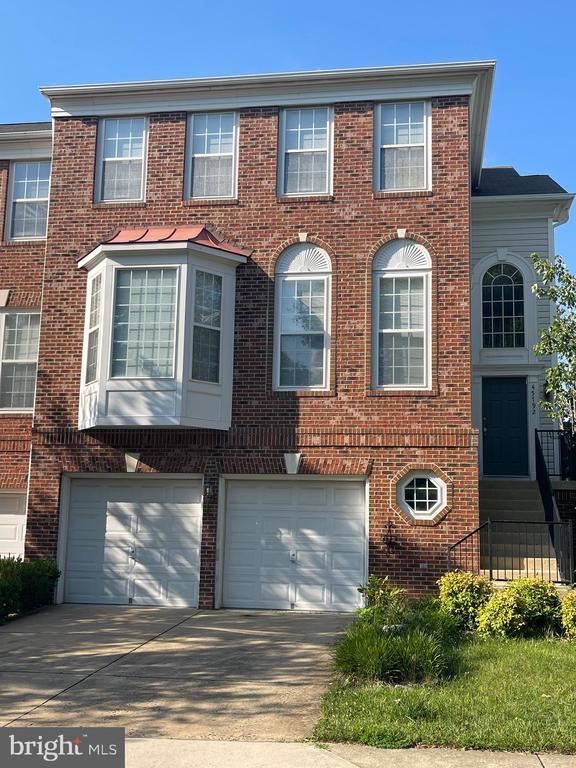 Photo - 45792 Shagbark Terrace Townhome