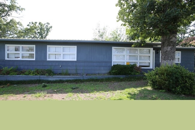 Photo - 2816 8th St NE