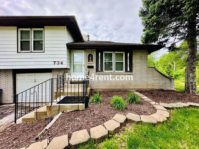 Photo - Olathe Duplex w/ Wood Floors, Finished Basement, and a Fenced Yard!