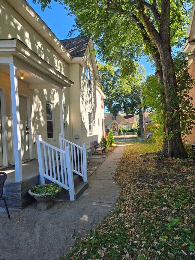 Photo - 2414 3rd St NE Unit 2