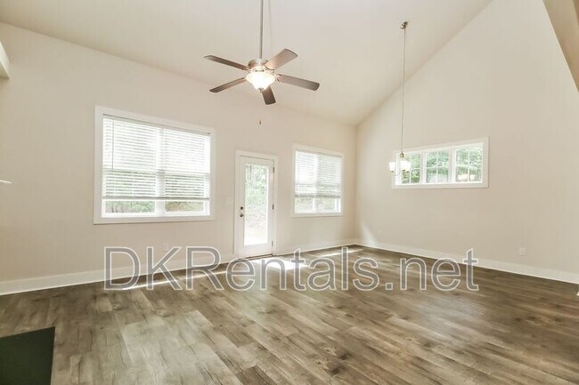 Photo - 140 Stewart Glen Dr