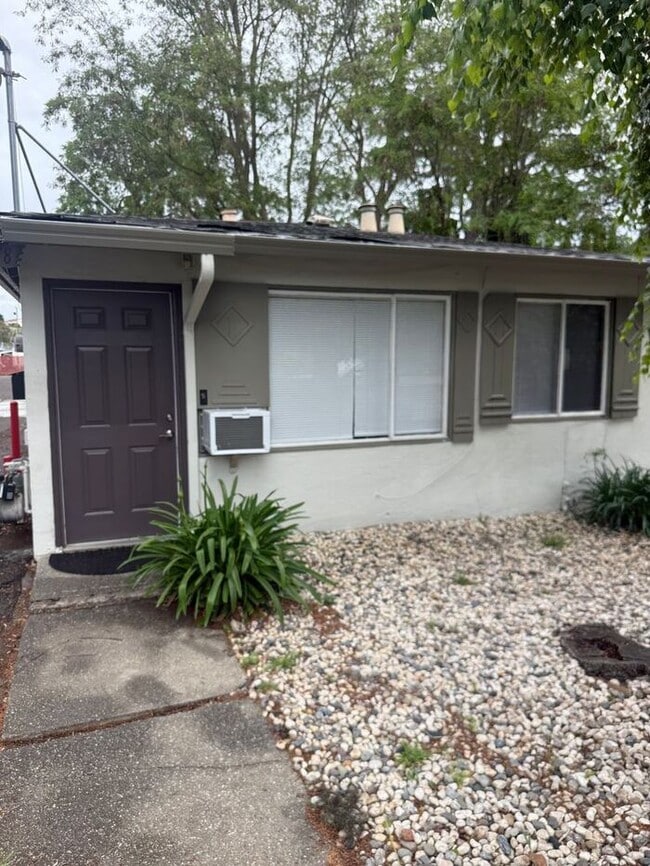 Building Photo - Great 1 Bedroom 1 Bath