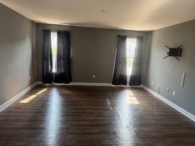 Photo - Beautiful 5 Bedroom, 3.5 Bathroom Home for Rent