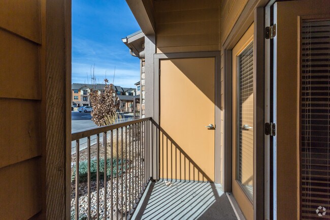 1BR, 1BA - 825 SF