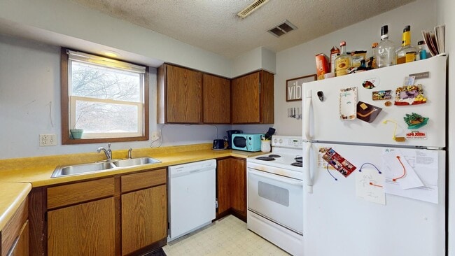 Photo - 3 bed duplex on Ontario