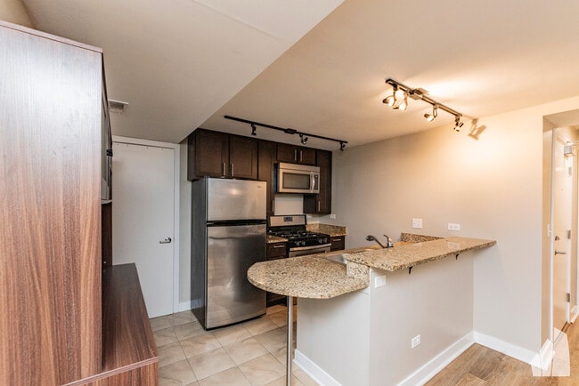 Photo - 1912 N Lincoln Ave Unit 1912-B01