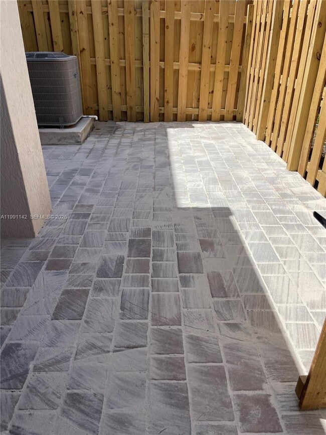 Photo - 210 SW 159th Ct