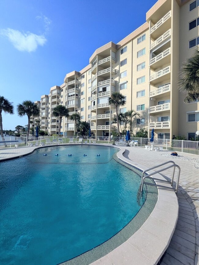 Building Photo - Fully Furnished Admiralty Club Riverfront ... Rental