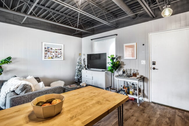 Photo - 2437 Atwood Ave Unit 1