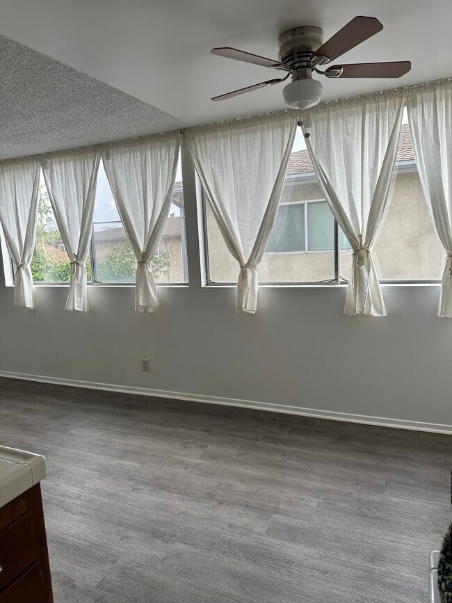 4201 McLaughlin Ave Unit 7