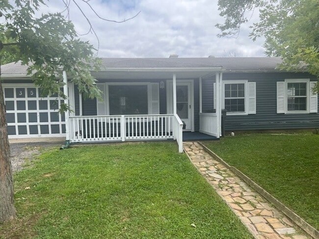 Building Photo - 3 Bedroom Ranch Rental