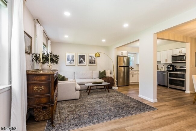 7 Van Vleck St