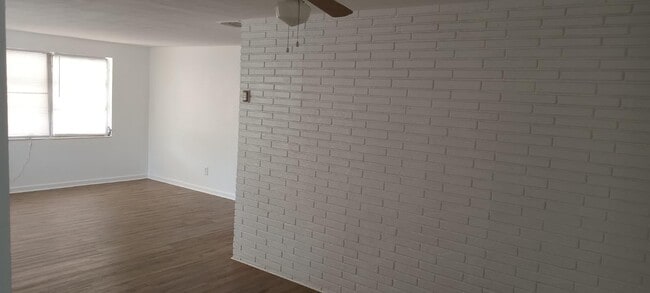 Photo - 131 E Camphor St