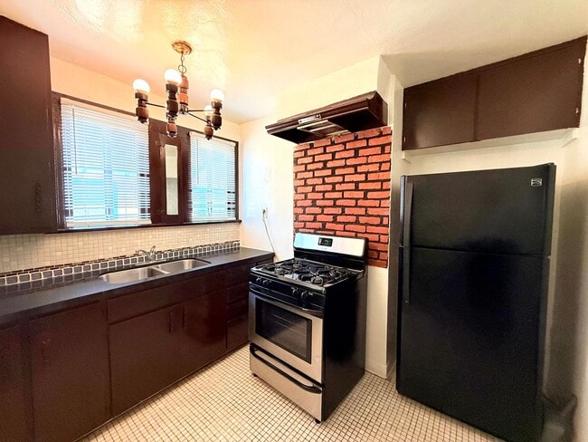 Photo - 2242 1/2-2419 1/2 Burnside Ave Unit 2417