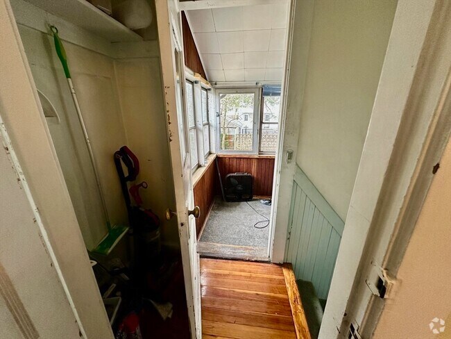 Building Photo - 102 Bennett St Unit 2 Rental