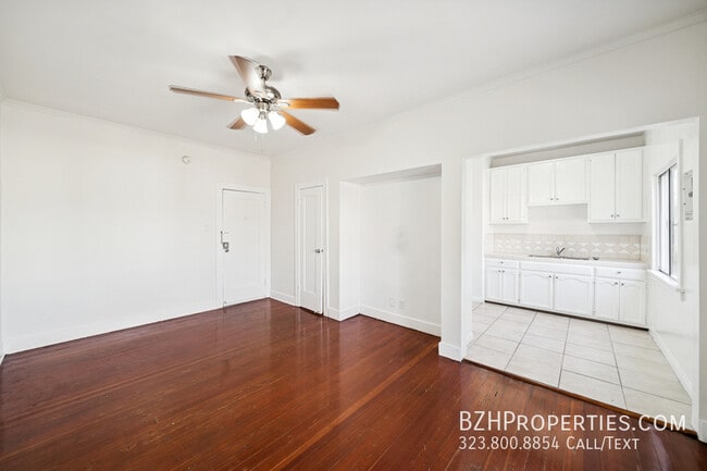 Building Photo - 1267 Vin Scully Ave Unit 28