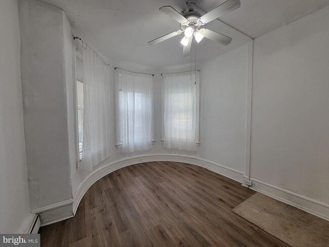Photo - 835 W Marshall St