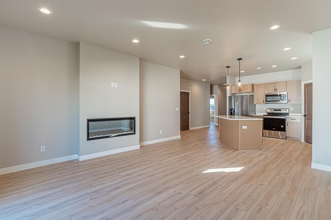 Photo - 5846 James Dr W