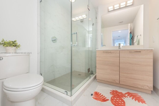 Photo - 16385 Biscayne Blvd