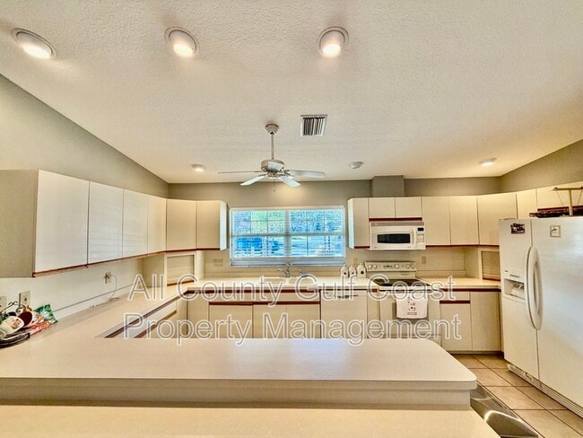 Photo - 105 2nd Ave E