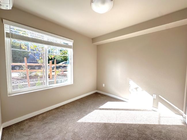 Photo - 15423 Admiralty Way