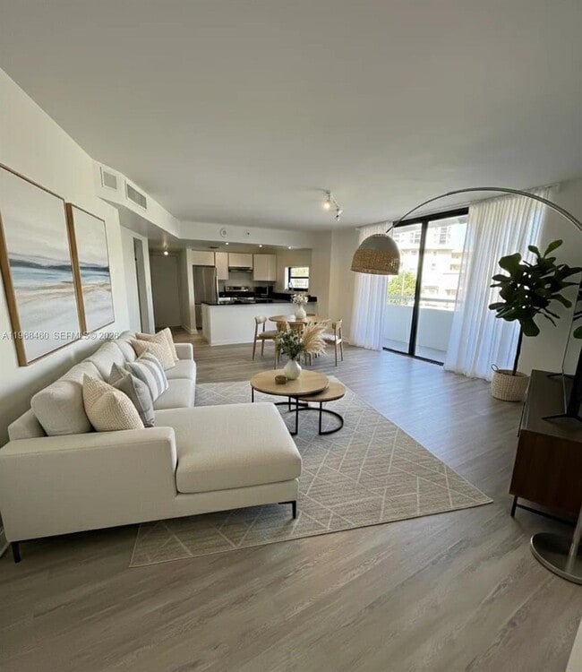 Building Photo - 6830 Indian Creek Dr Unit 2A